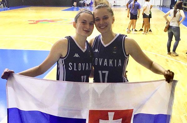 Vanda Kozáková a Dominika Drobná 